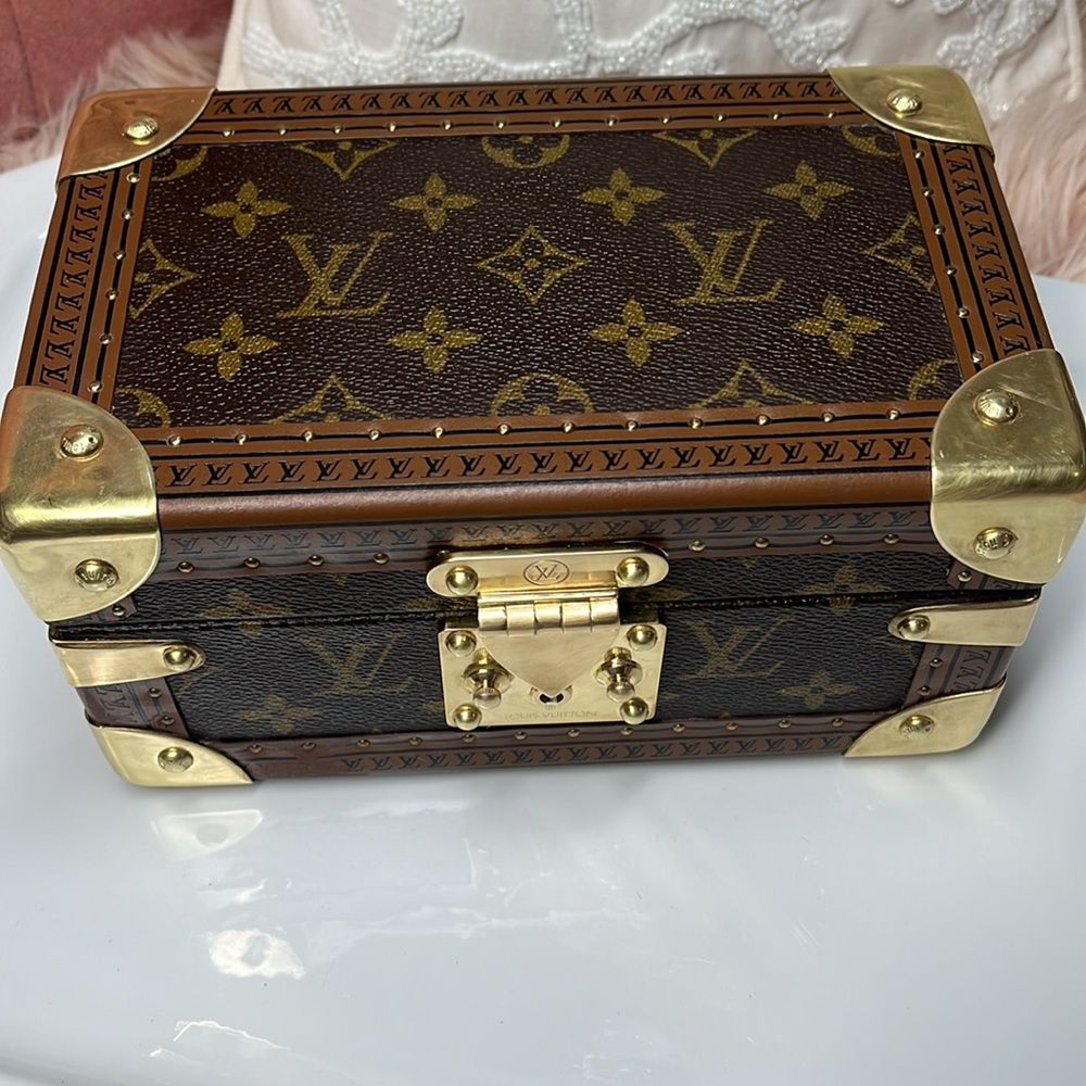 Sold LOUIS VUITTON JEWELRY TRUNK - Picture 3 of 12